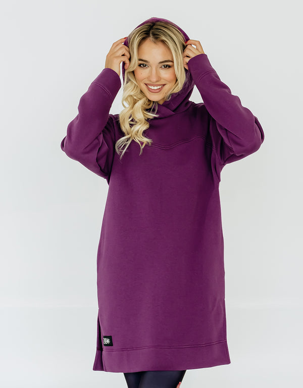 Vieglāka garā džemperkleita ar kapuci - Koši lillā