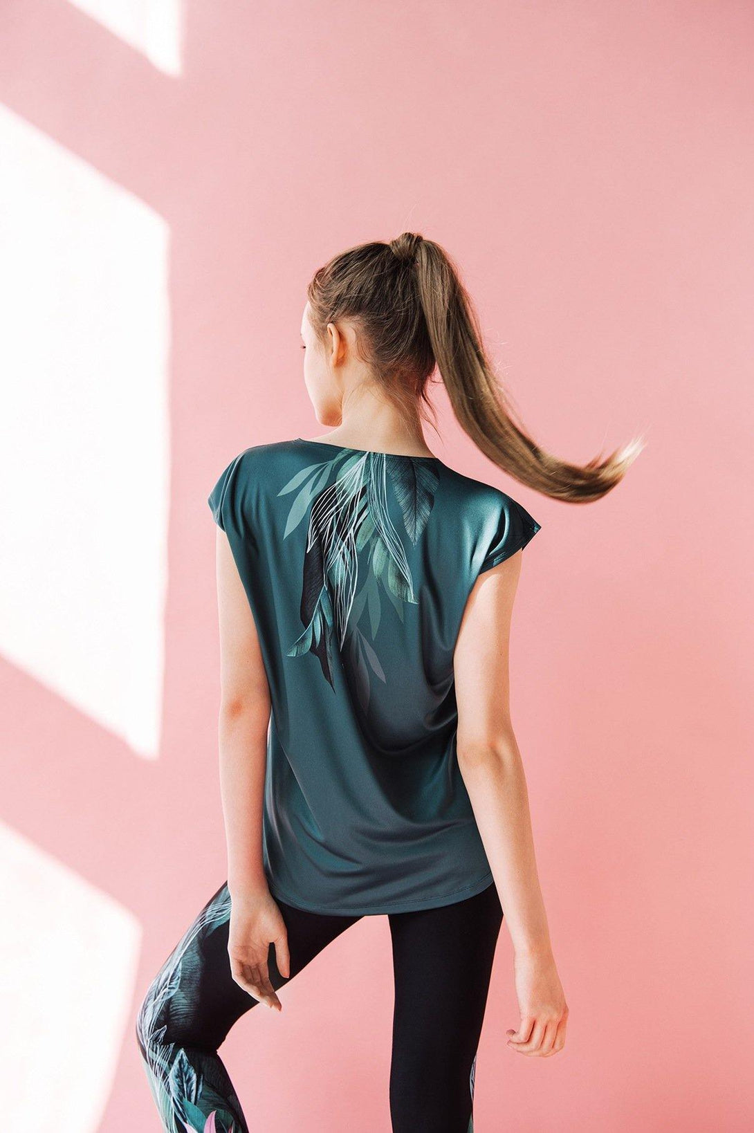 Loose fit Workout top Emerald leaves - ZIB*